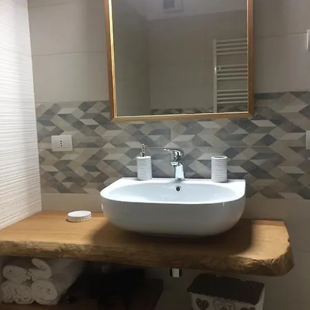 Le Rondini House Affittacamere 4*