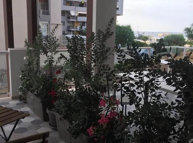 Le Rondini House בית הארחה 4*