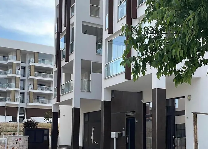 בית הארחה Le Rondini House מונופולי